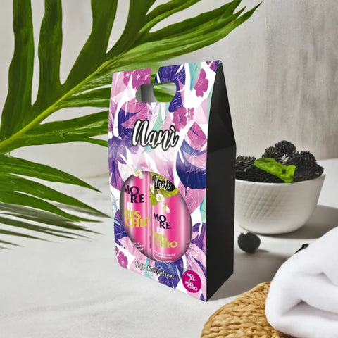 Nani sweet home cadeauverpakking "musk en bramen" bodymist 75  ml en bad en douchecreme 250ml - Hemelse-geuren.nl