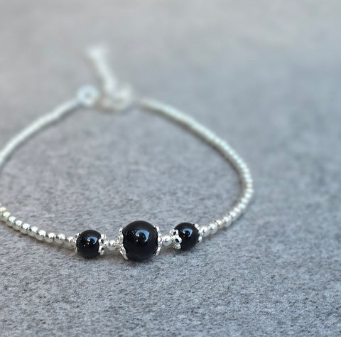 Beschermende Coccu Armband, 925 Zilver met 1 grote en 2 kleine Onyx stenen, Sardisch Amulet tegen Negativiteit