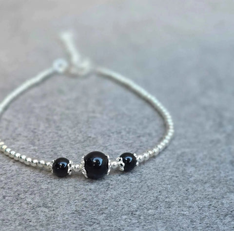 Beschermende Coccu Armband, 925 Zilver met 1 grote en 2 kleine Onyx stenen, Sardisch Amulet tegen Negativiteit - Hemelse-geuren.nl