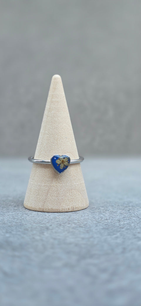 Ring zilverkleur hartvorm met wilde vlierbloesem handgemaakt op Sardinië Sambuco Blu