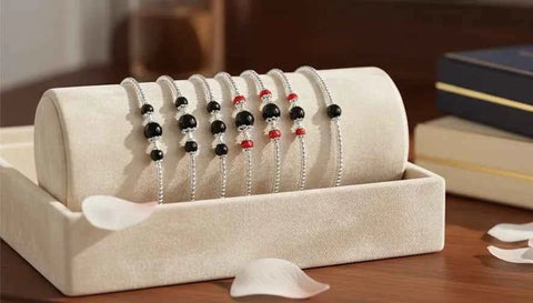 Beschermende Coccu Armband, 925 Zilver met 1 grote en 2 kleine Onyx stenen, Sardisch Amulet tegen Negativiteit - Hemelse-geuren.nl