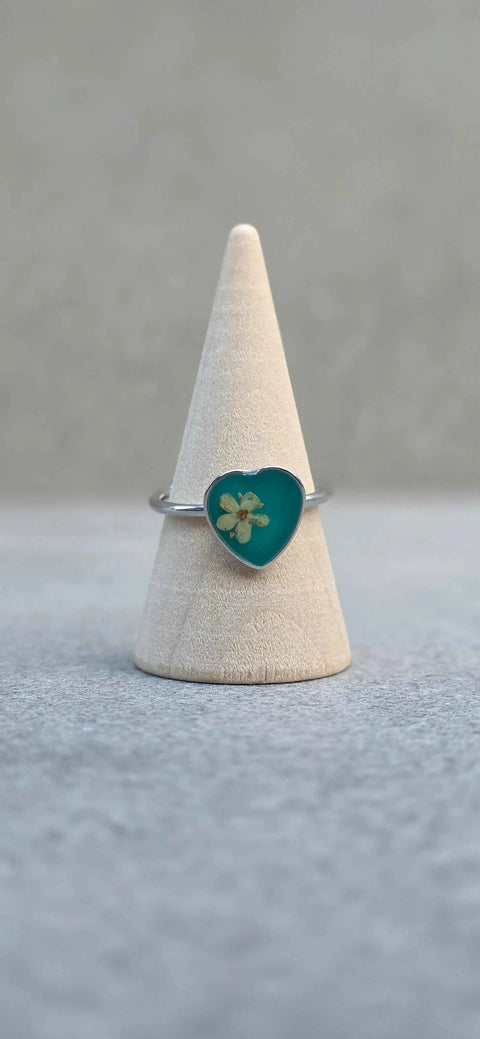 Ring zilverkleur hartvorm met wilde vlierbloesem handgemaakt op Sardinië Sambuco Verde - Hemelse-geuren.nl