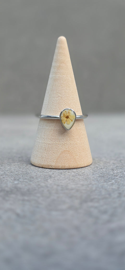 Ring druppel zilverkleur met wilde vlierbloesem handgemaakt op Sardinië Sambuco Bianca