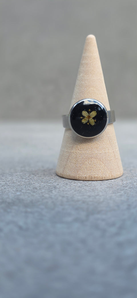 Ring zilverkleur met wilde vlierbloesem handgemaakt op Sardinië Sambuco Nero