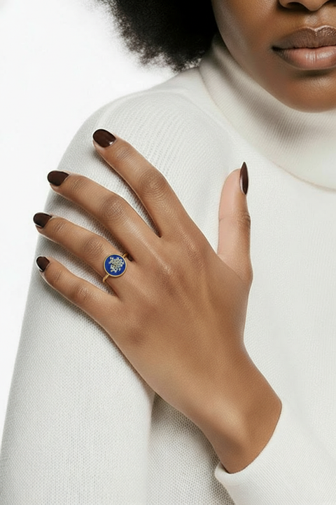 Ring goudkleur met wilde peen handgemaakt op Sardinië carota selvatico blu