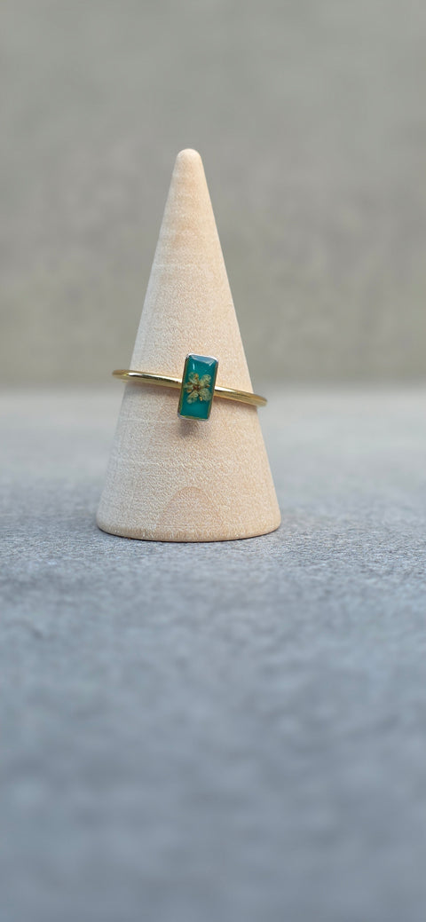 Ring goudkleur met wilde vlierbloesem handgemaakt op Sardinië Sambuco Verde