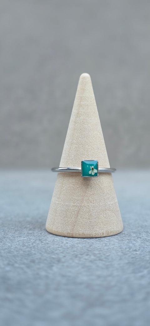 Ring zilverkleur vierkant met wilde vlierbloesem handgemaakt op Sardinië Sambuco Verde